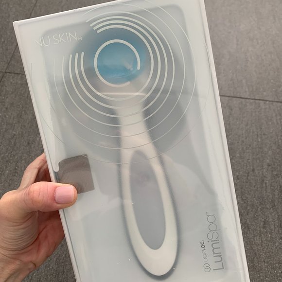 NuSkin ageLOC® LumiSpa® + Normal/Combo/Sensitive/Dry Cleanser (LMK which one) - Picture 9 of 9